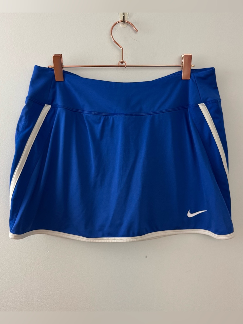 Nike tennis skirt features royal blue Size M